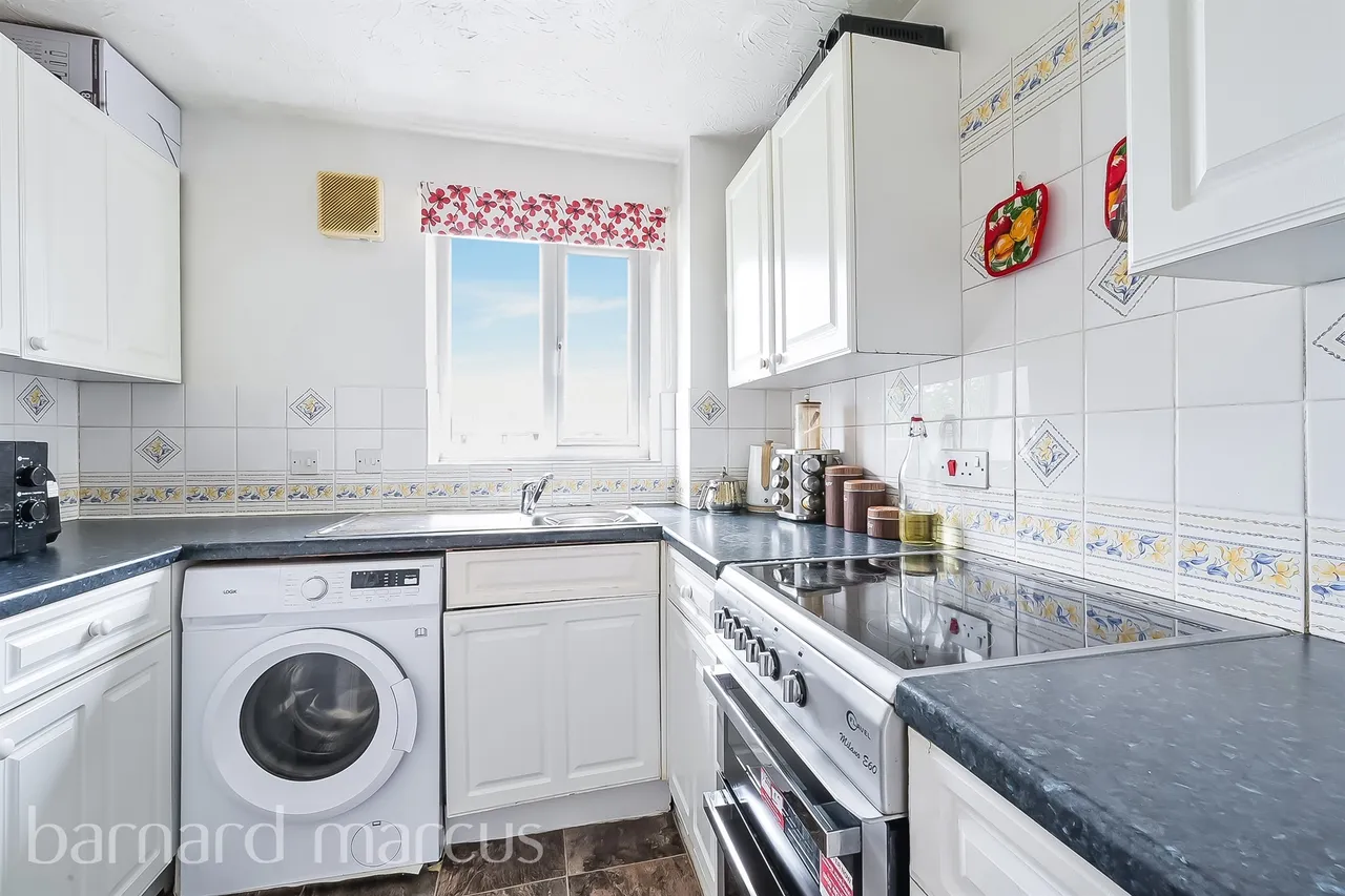 Redford Close, Feltham, TW13, photo 9