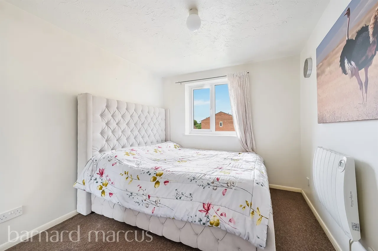 Redford Close, Feltham, TW13, photo 2