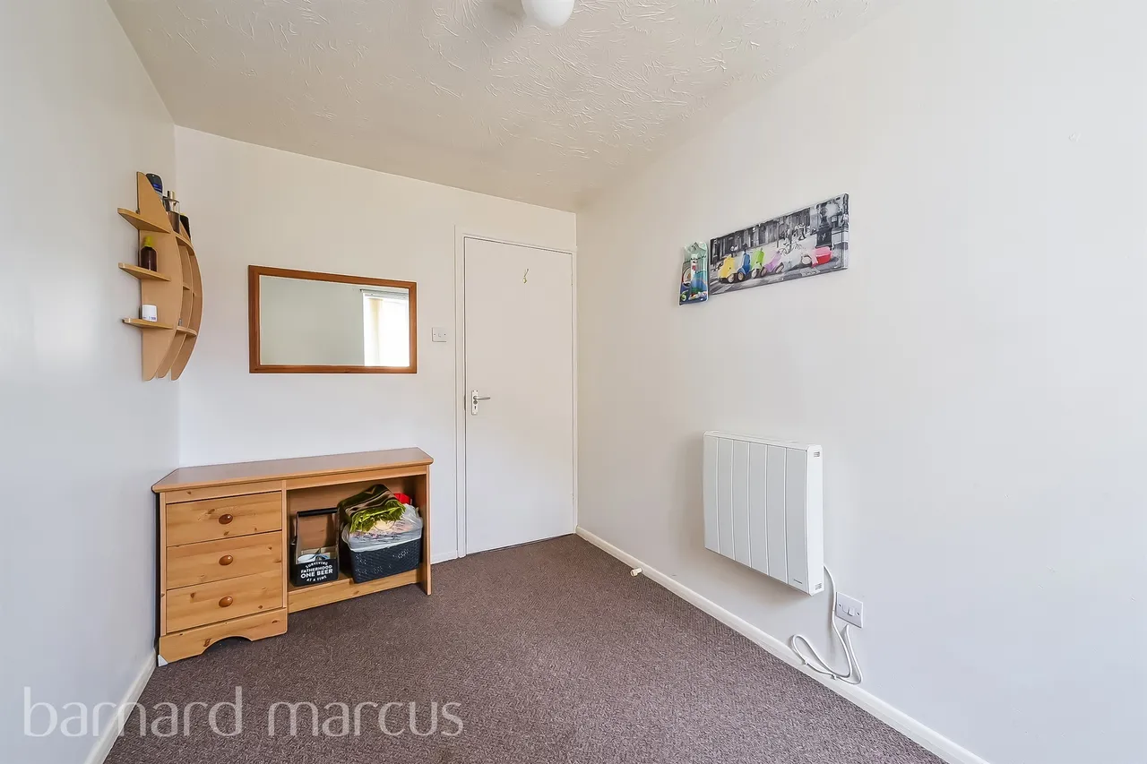 Redford Close, Feltham, TW13, photo 7