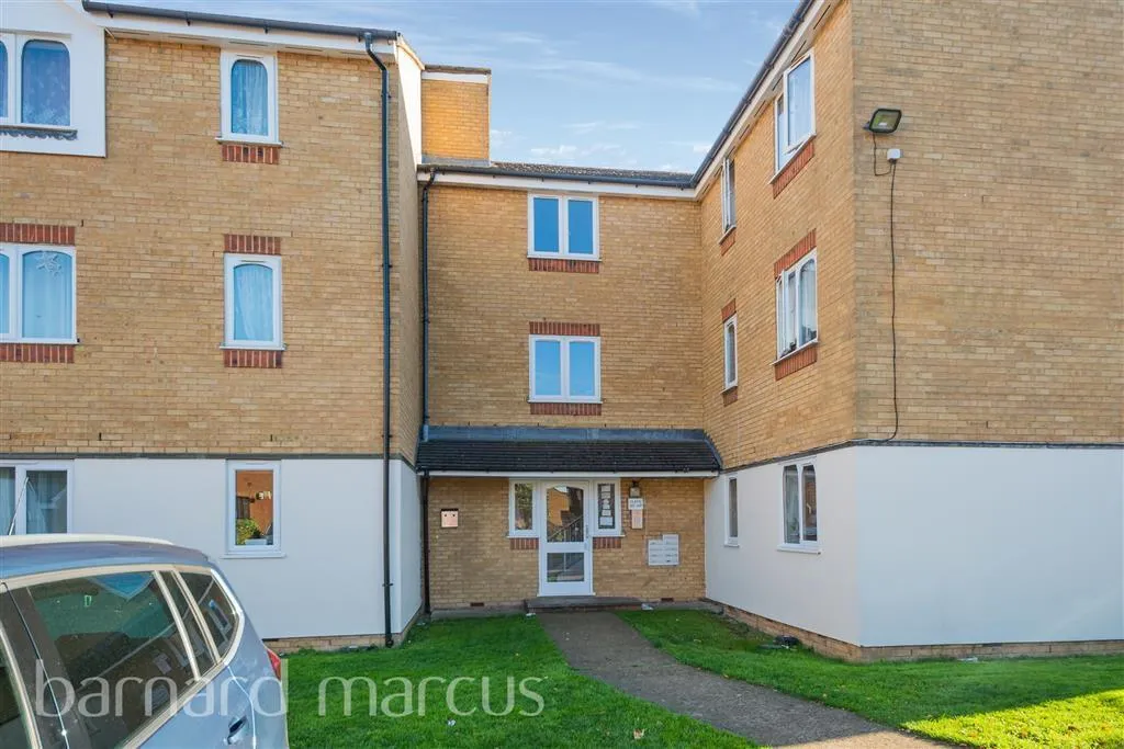 Redford Close, Feltham, TW13, photo 10