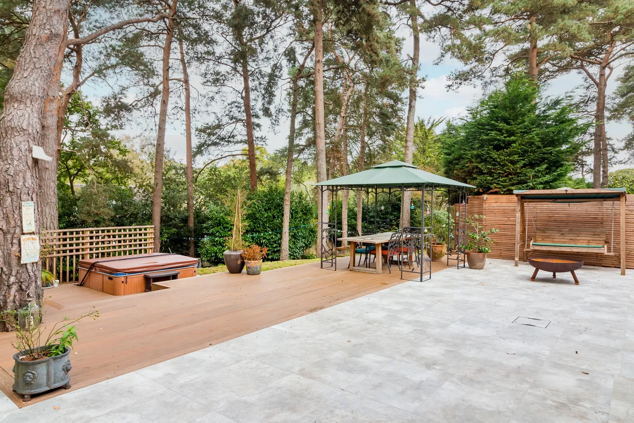 26 Pinewood Road, St. Ives, Ringwood, BH24 2PA, photo 3