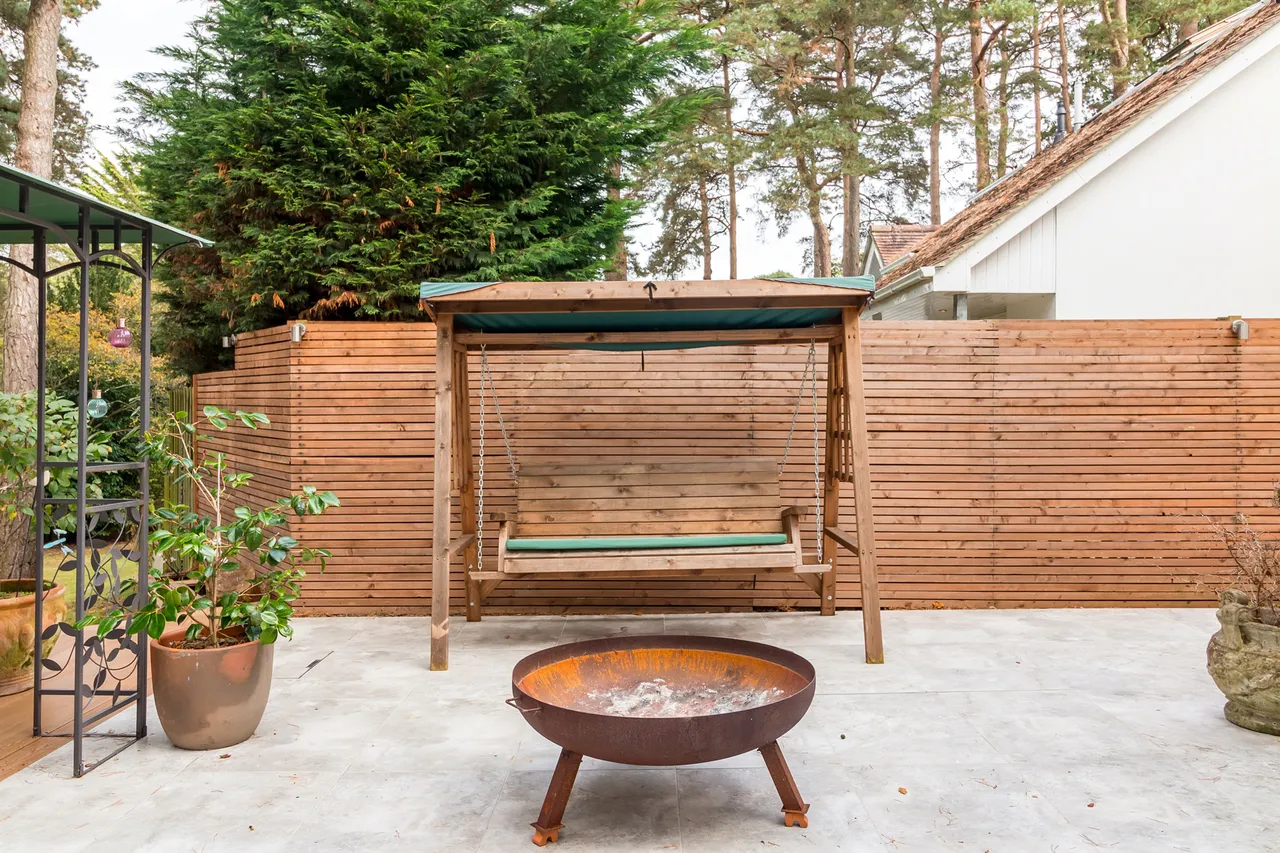 26 Pinewood Road, St. Ives, Ringwood, BH24 2PA, photo 20