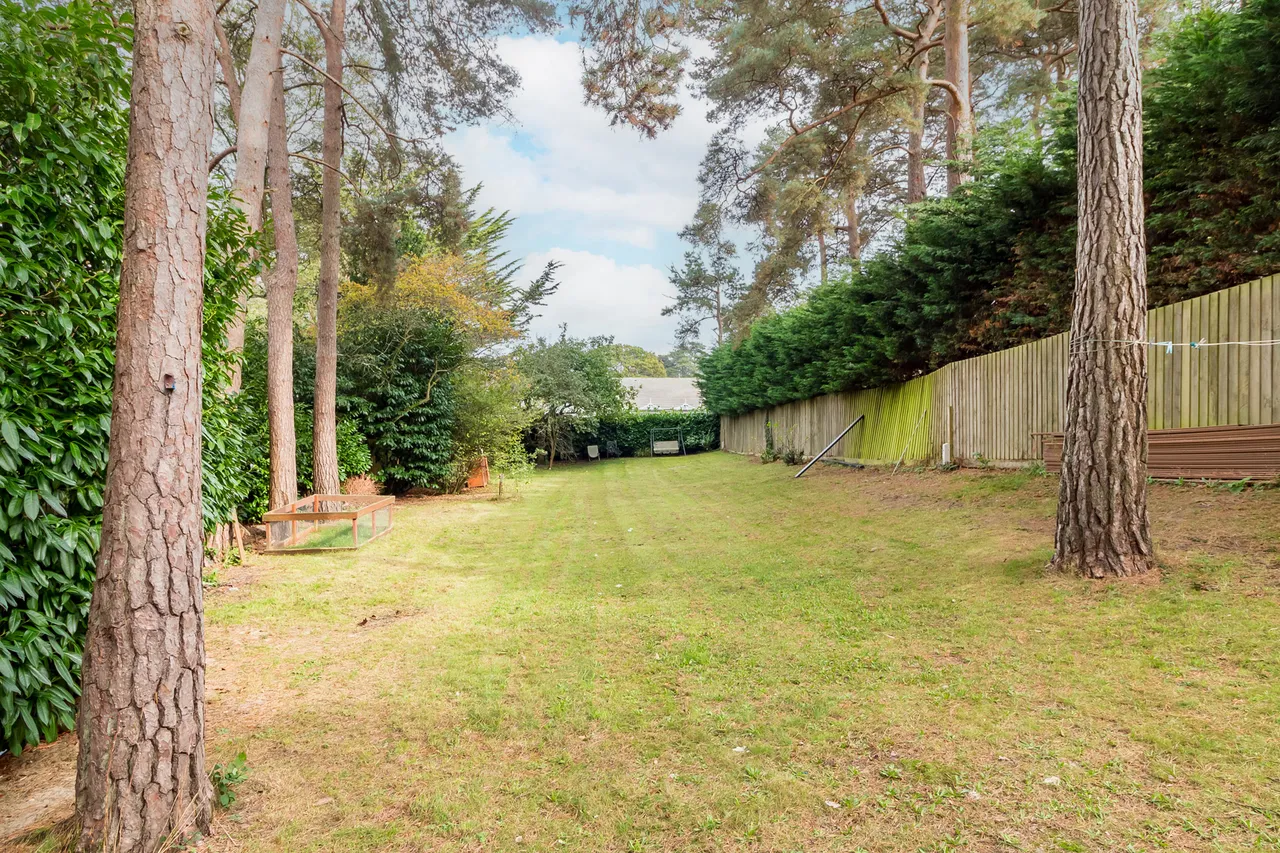 26 Pinewood Road, St. Ives, Ringwood, BH24 2PA, photo 23