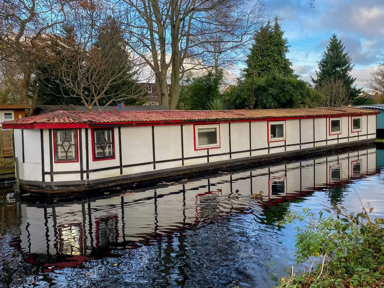 flat for sale, Scotland Bridge Lock, West Byfleet, KT15