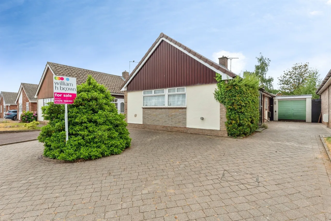 3 bed house for sale — High Meadow, Grantham