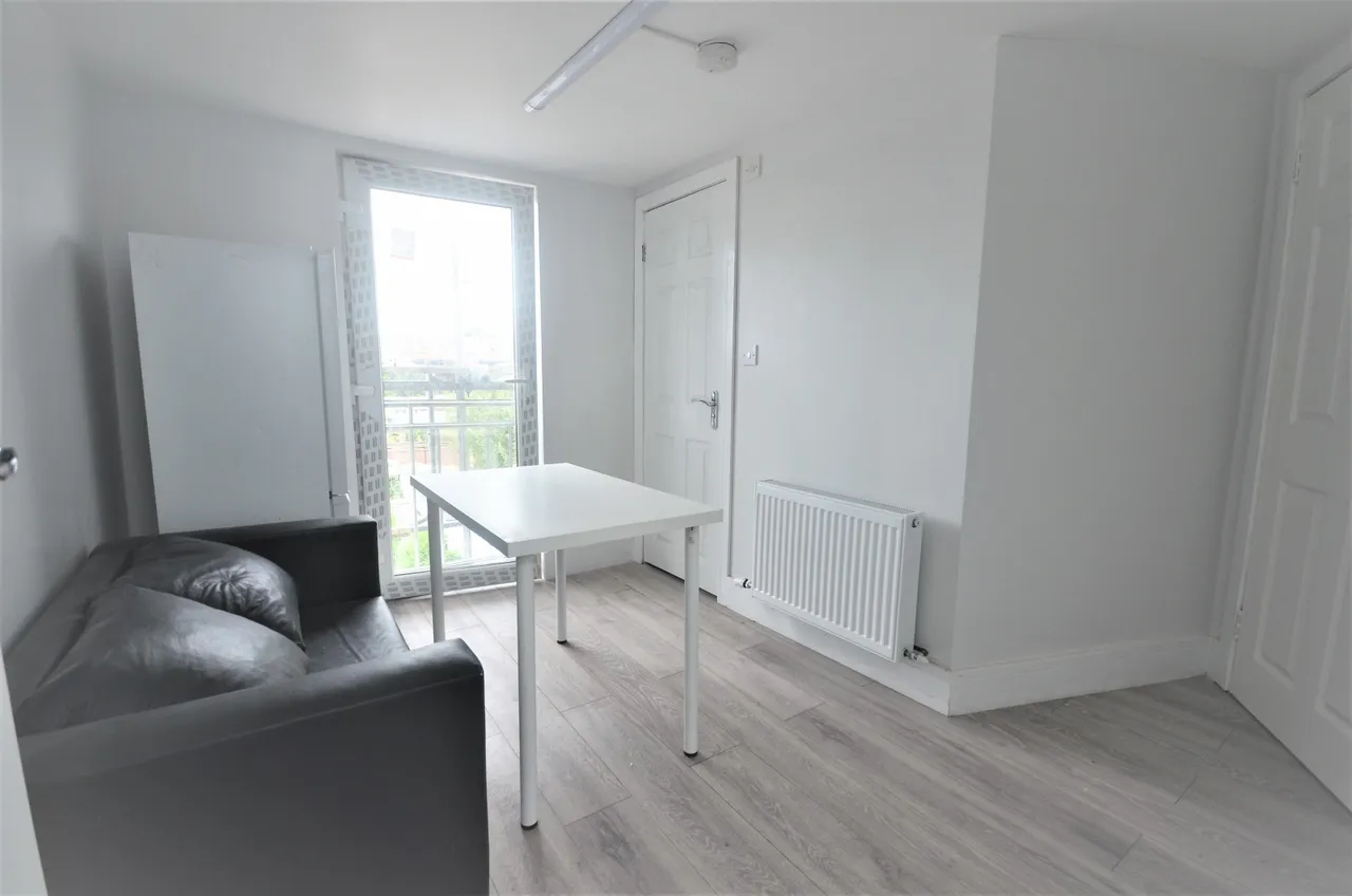 Fullwell Avenue, IG5 0RA, photo 2