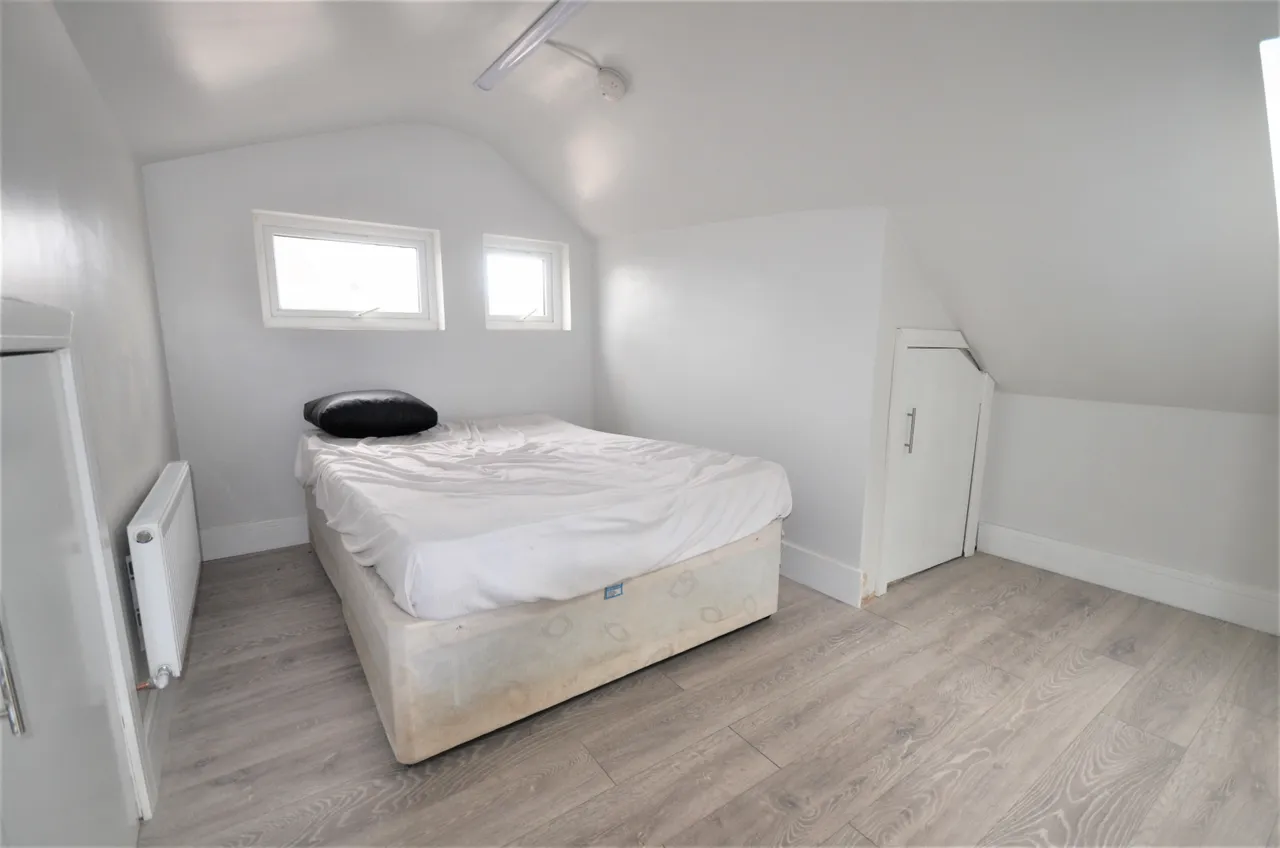 Fullwell Avenue, IG5 0RA, photo 5