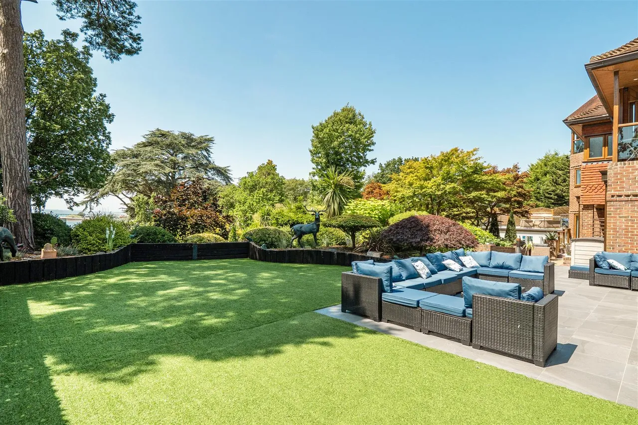 Newtown Road, Warsash, photo 9