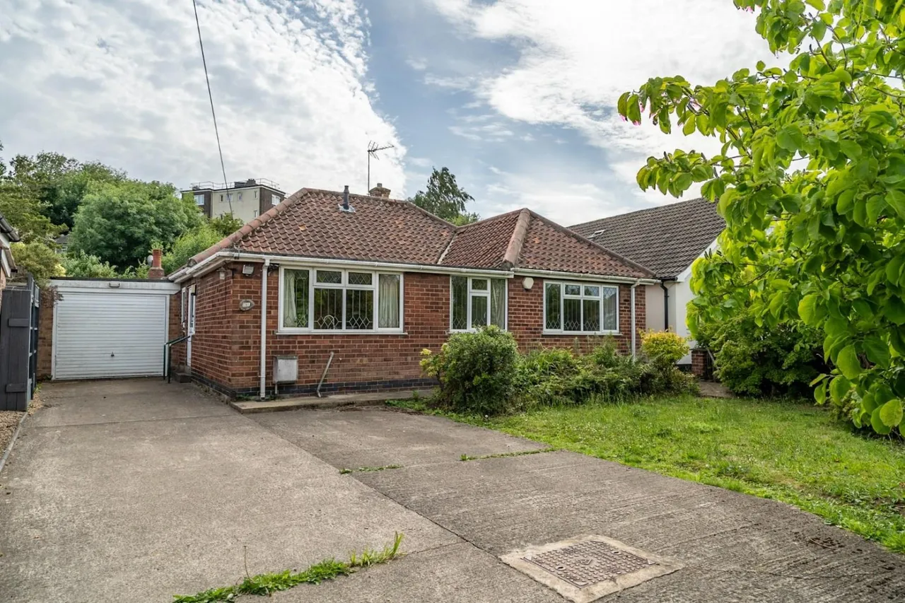 3 bed house for sale — Howe Hill Close, York
