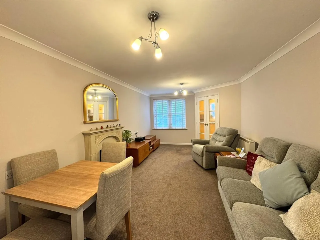 2 bed flat to rent — Glen View, Gravesend DA12 1PL