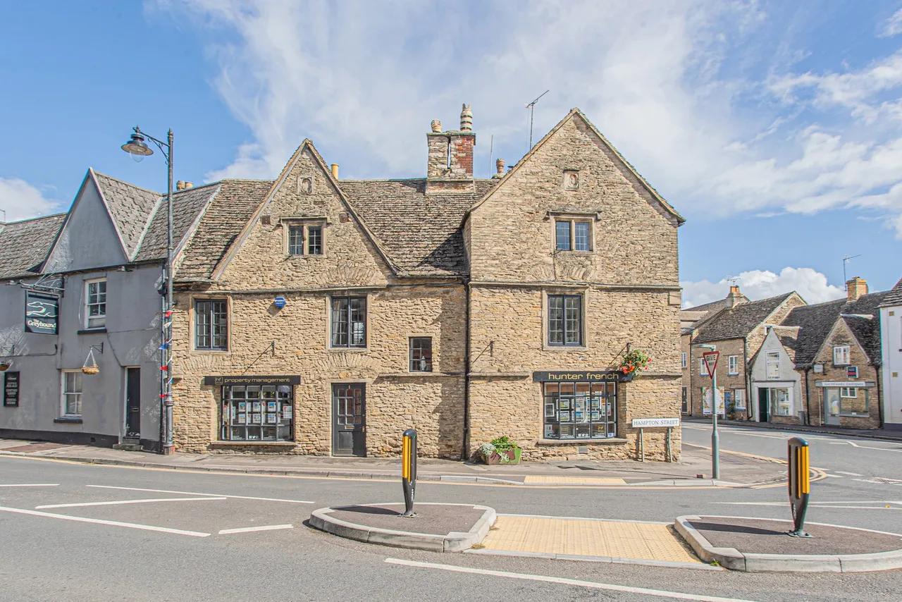 3 bed flat for sale, Tetbury Town Centre