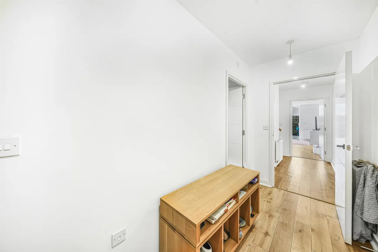 Hickman Avenue, Highams Park, E4 9FU, photo 6