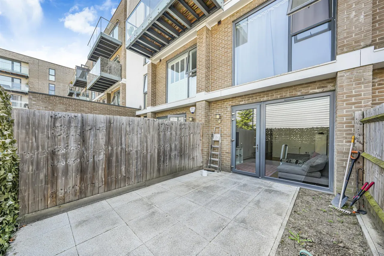 Hickman Avenue, Highams Park, E4 9FU, photo 10