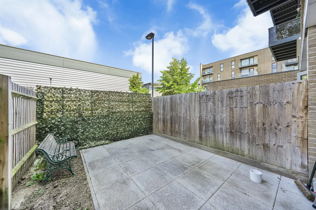 Hickman Avenue, Highams Park, E4 9FU, photo 9