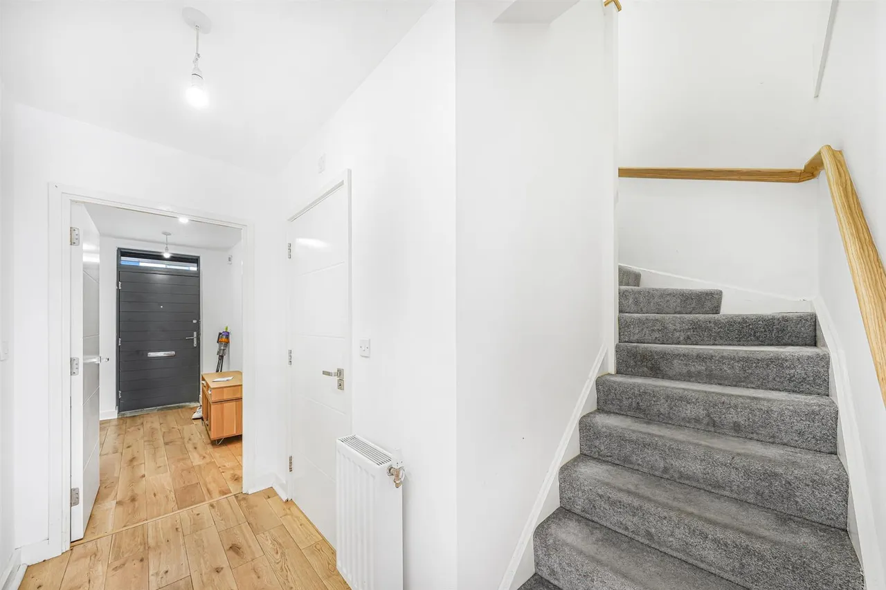 Hickman Avenue, Highams Park, E4 9FU, photo 11