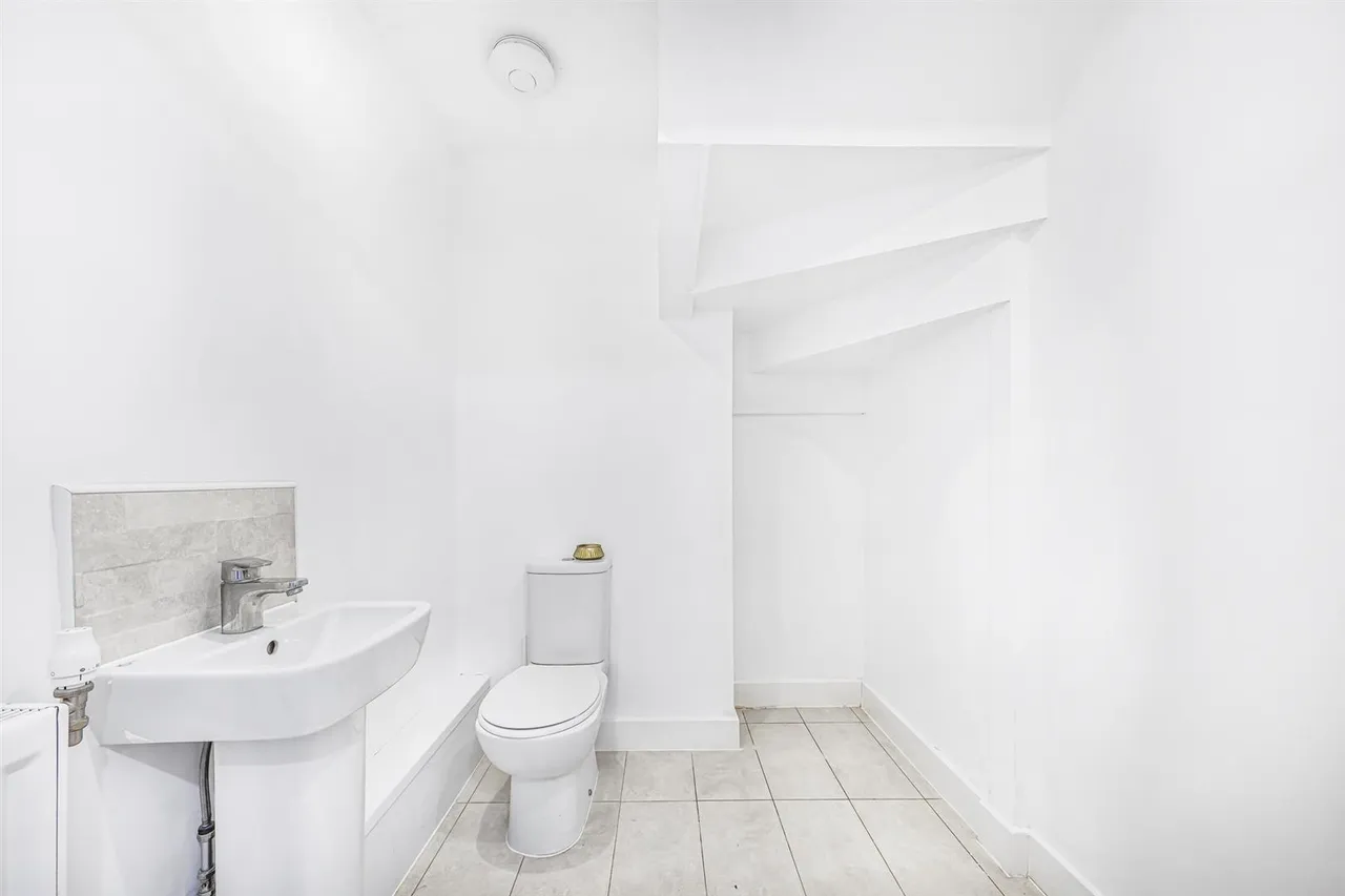 Hickman Avenue, Highams Park, E4 9FU, photo 8
