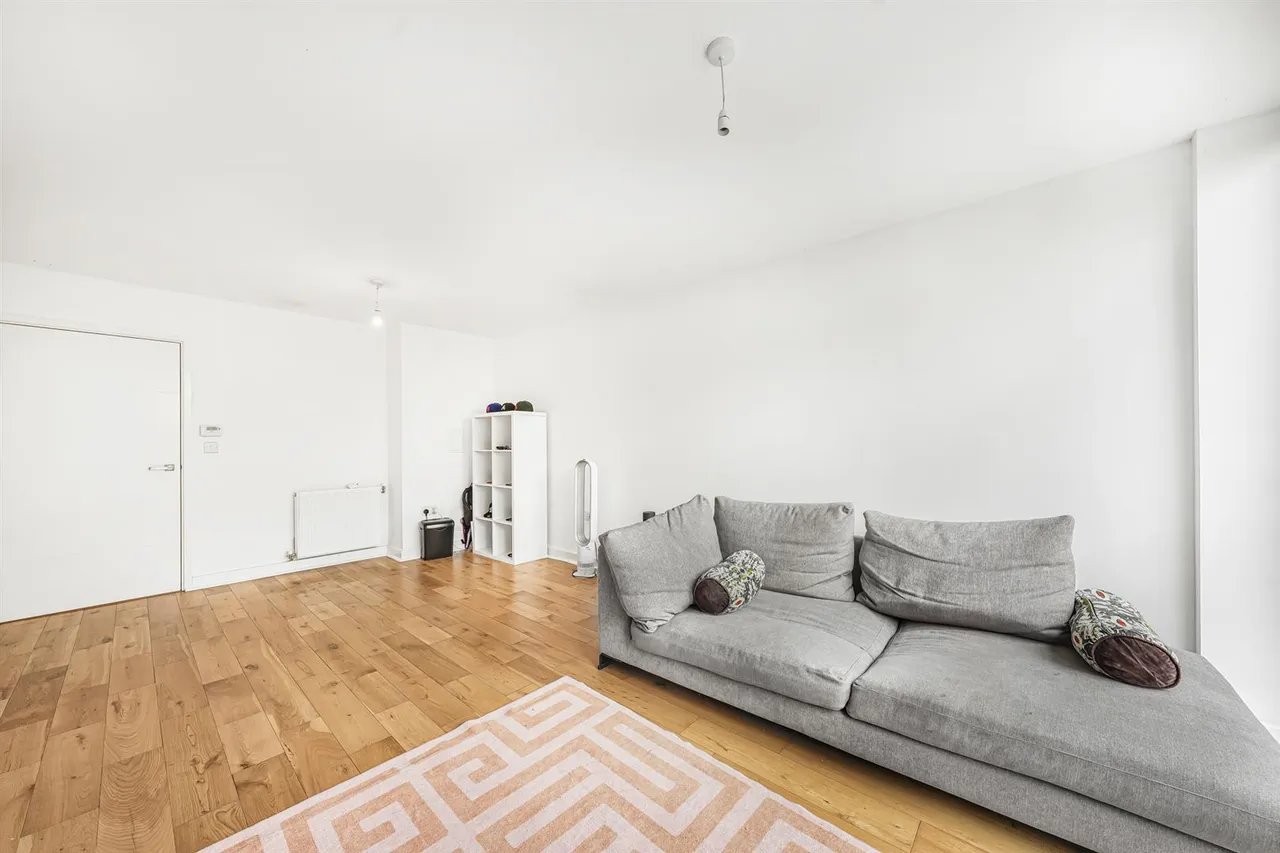 Hickman Avenue, Highams Park, E4 9FU, photo 4