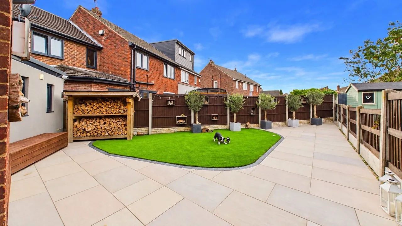 Colchester Court, Doncaster, DN5, photo 13
