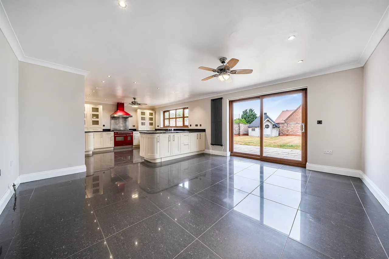 Hollycroft Road, Emneth, PE14, photo 2
