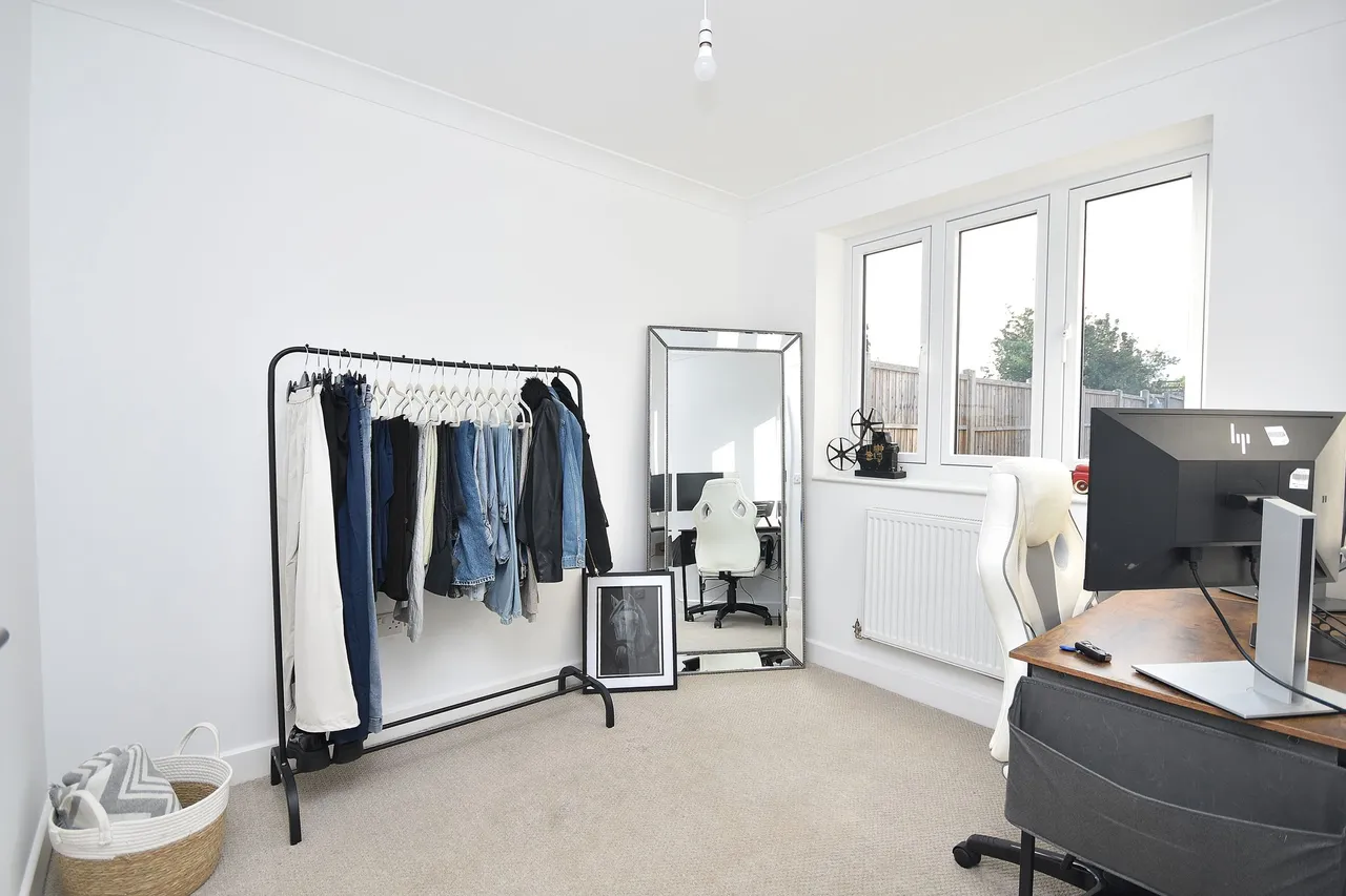 Bishops Drive, Northampton, NN2 6QR, photo 13