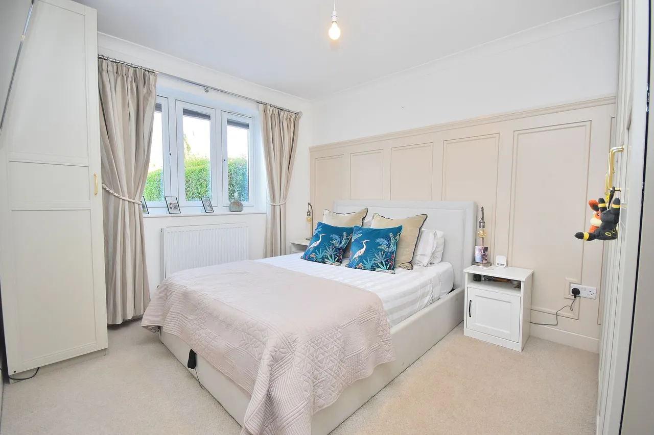Bishops Drive, Northampton, NN2 6QR, photo 11