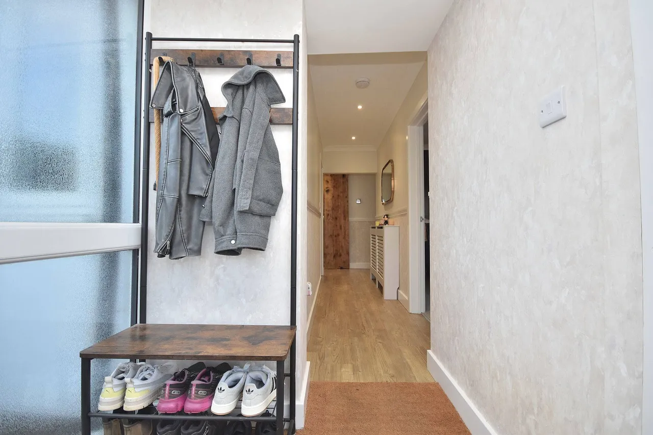 Bishops Drive, Northampton, NN2 6QR, photo 15