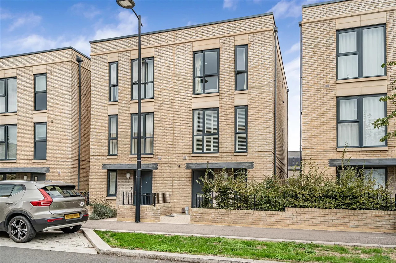 3 bed house for sale, Osprey Drive, Trumpington, CB2