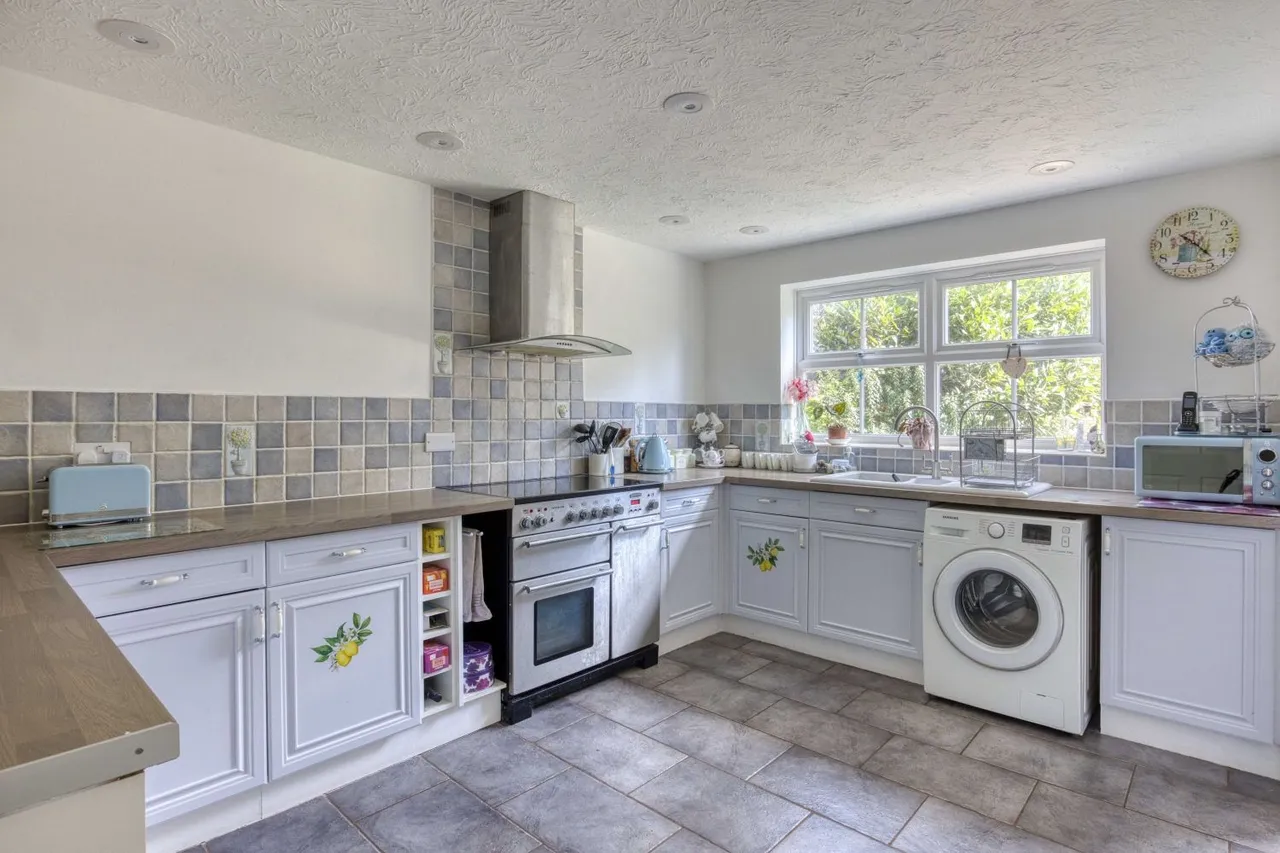 Graham Way, Cotford St. Luke, TA4, photo 4