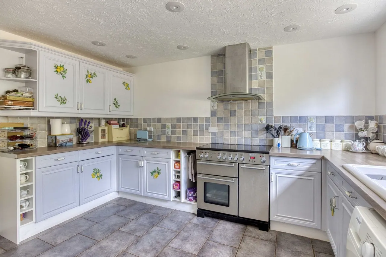 Graham Way, Cotford St. Luke, TA4, photo 16