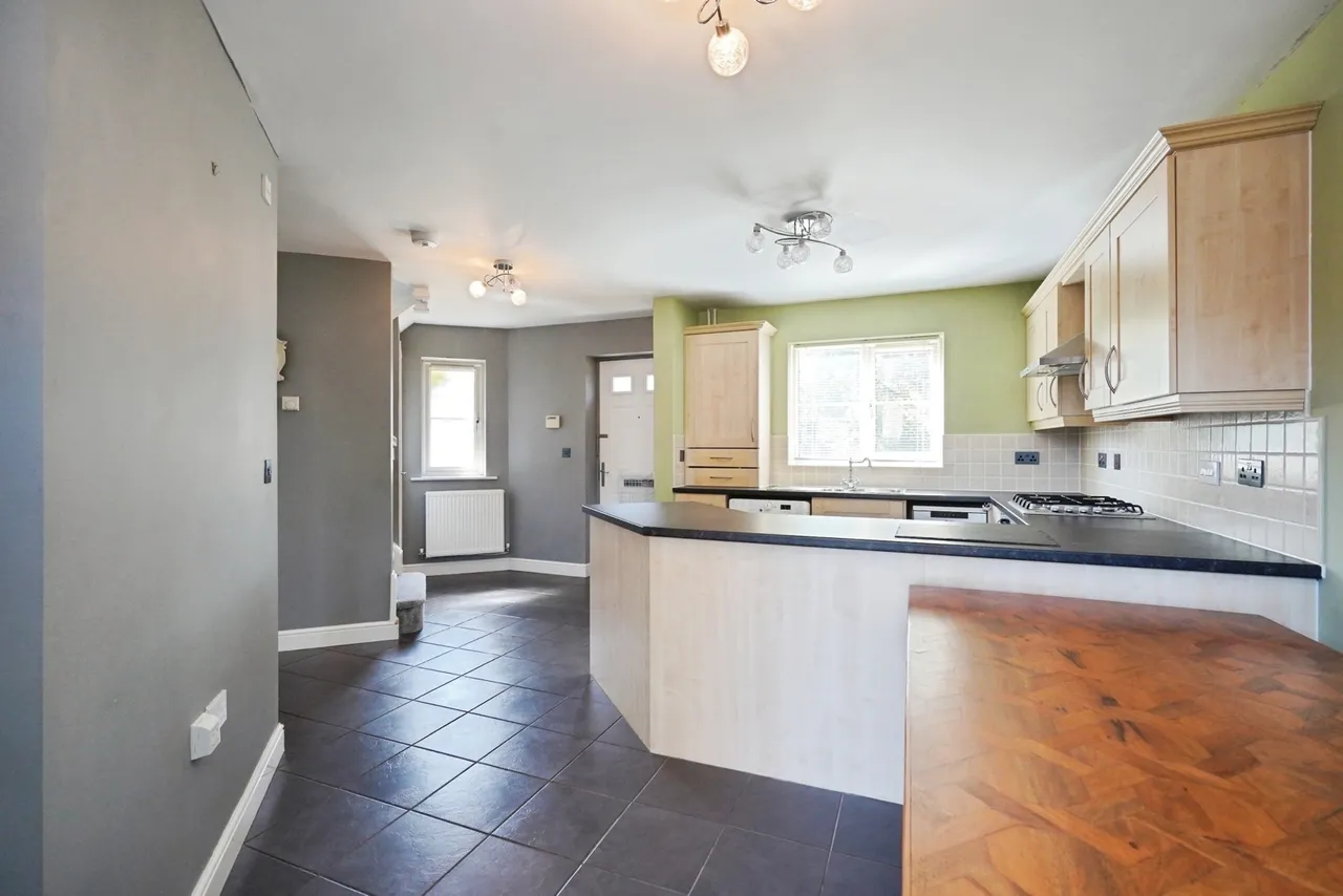 High Street, Woodville, DE11, photo 15