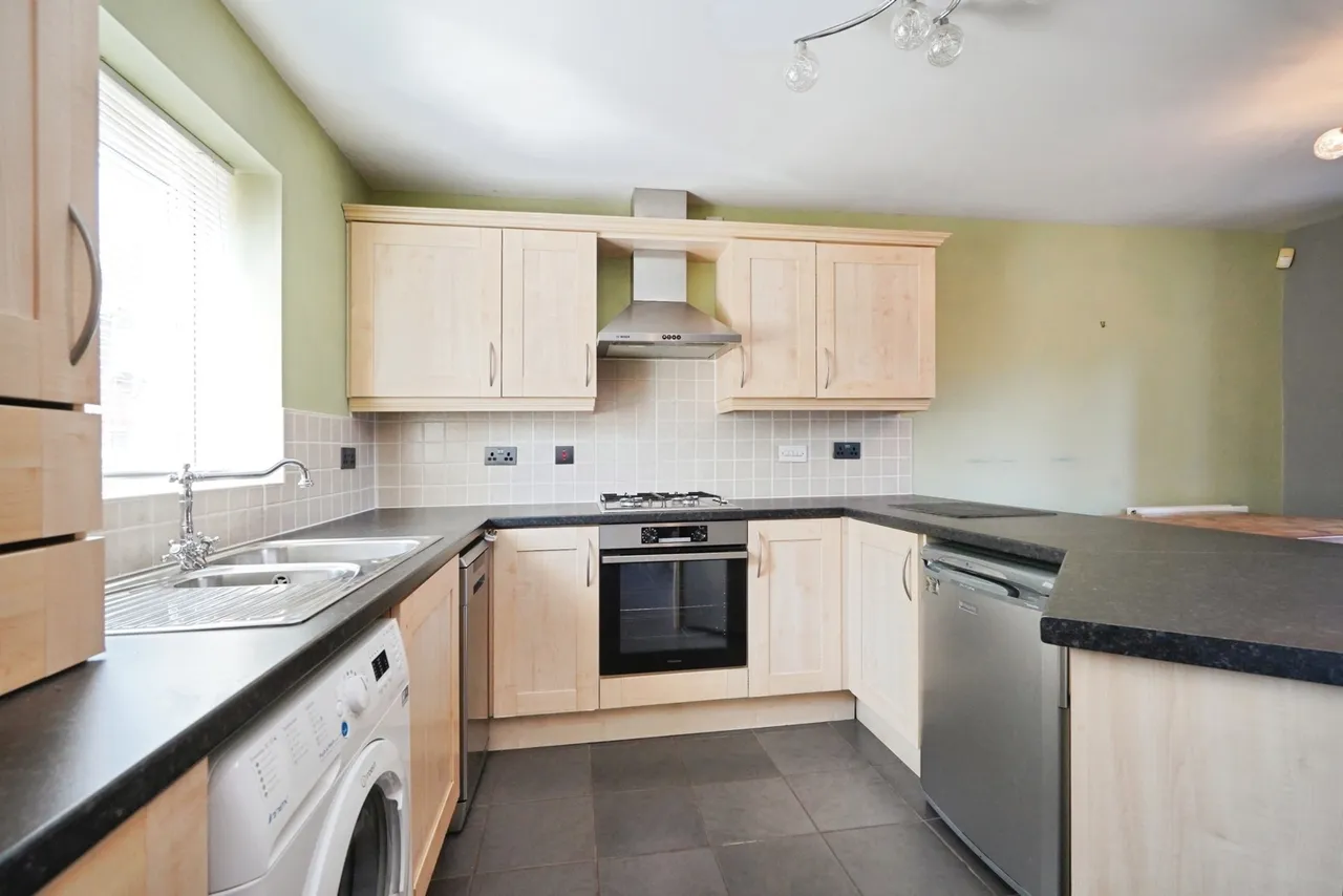 High Street, Woodville, DE11, photo 12