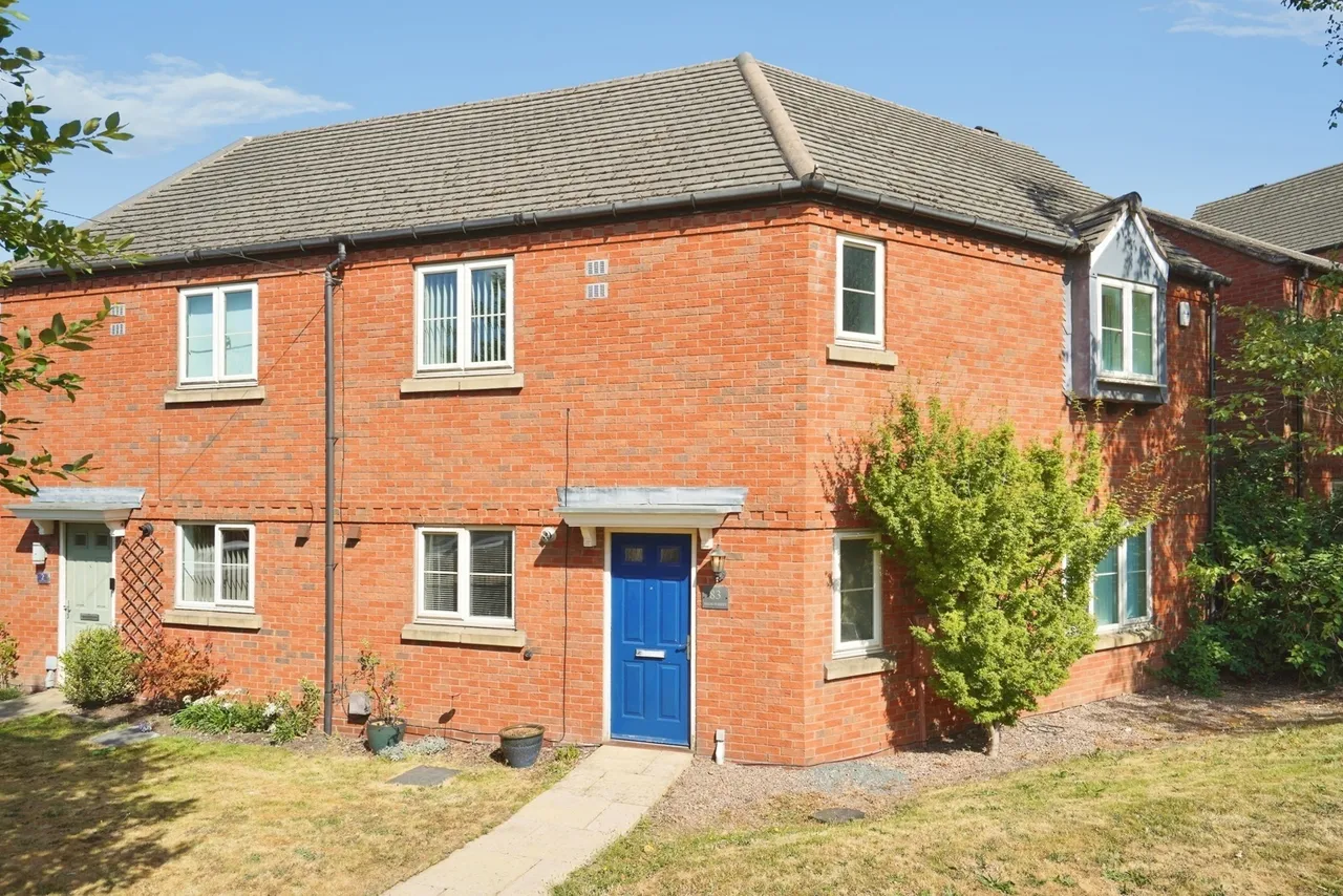 3 bed house for sale, High Street, Woodville, DE11