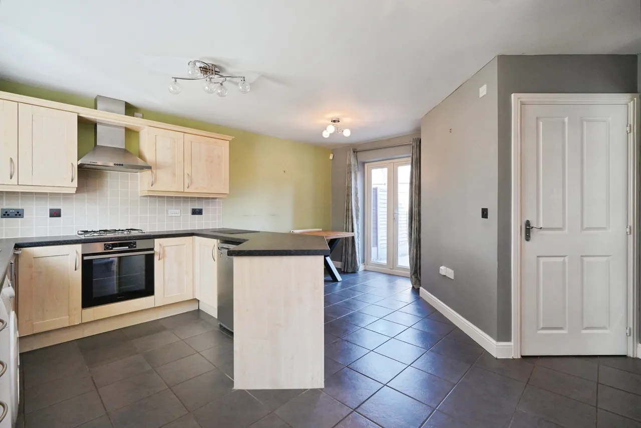 High Street, Woodville, DE11, photo 13