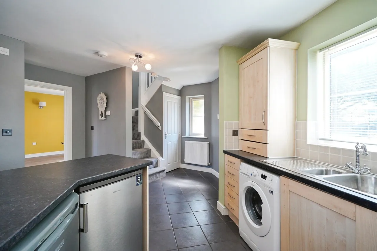High Street, Woodville, DE11, photo 14