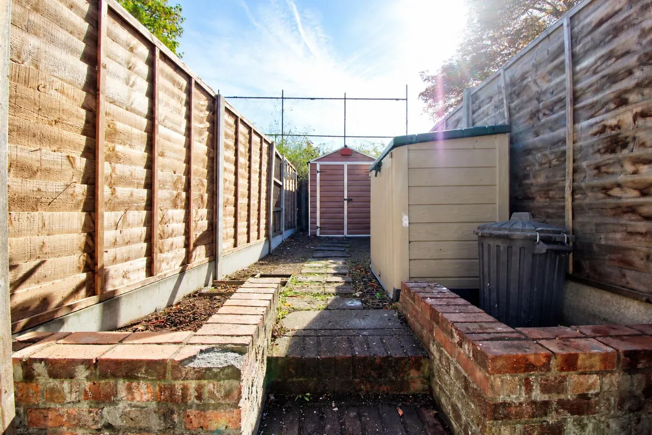 Upminster Road South, Rainham, RM13, photo 15