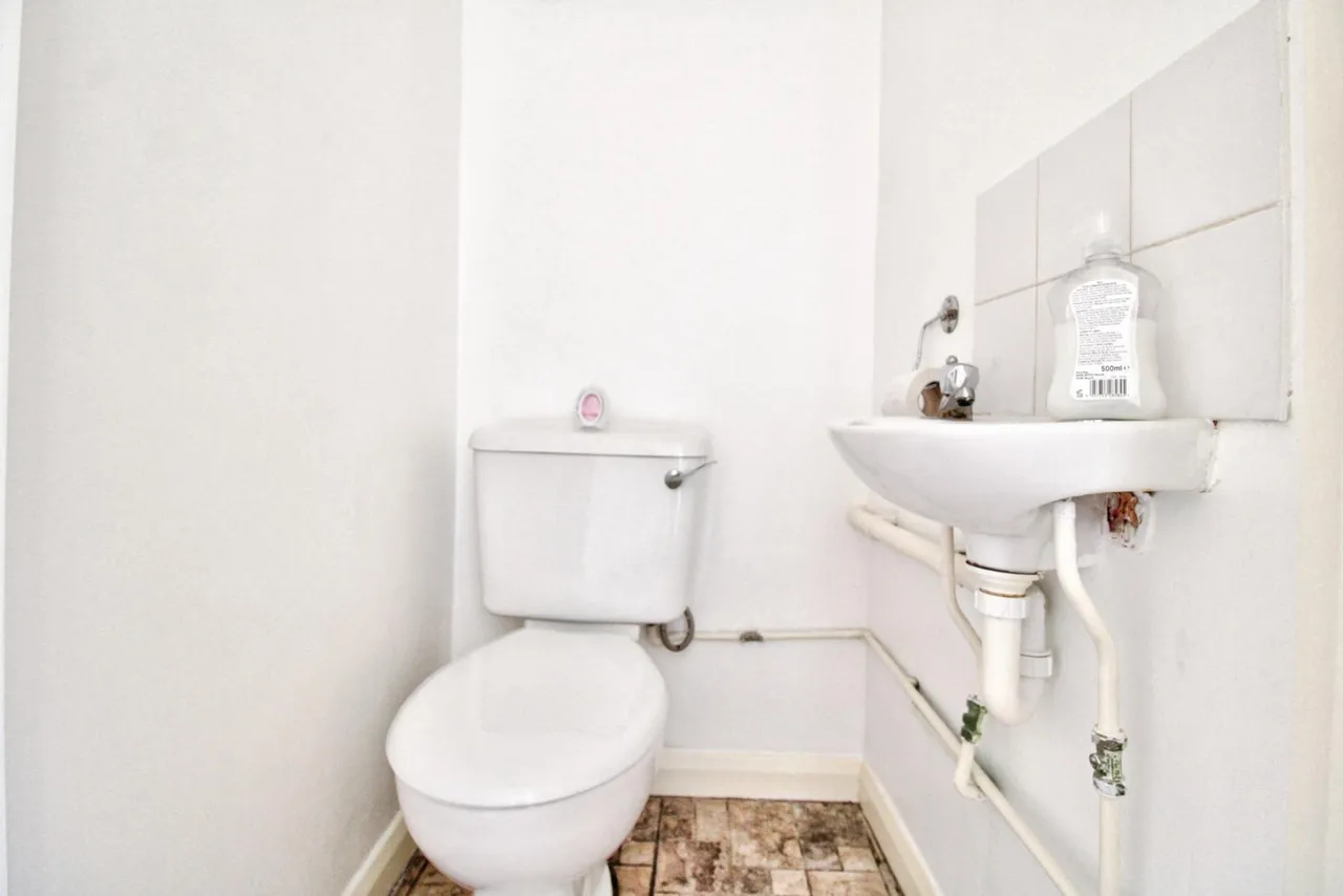 Upminster Road South, Rainham, RM13, photo 14