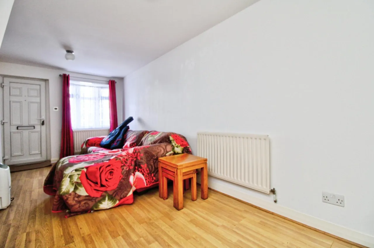 Upminster Road South, Rainham, RM13, photo 7