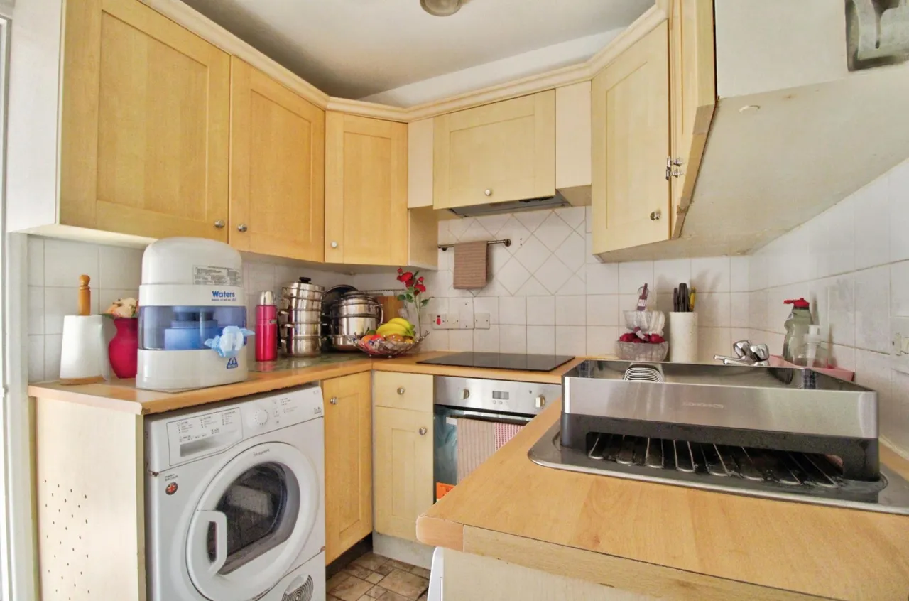 Upminster Road South, Rainham, RM13, photo 3