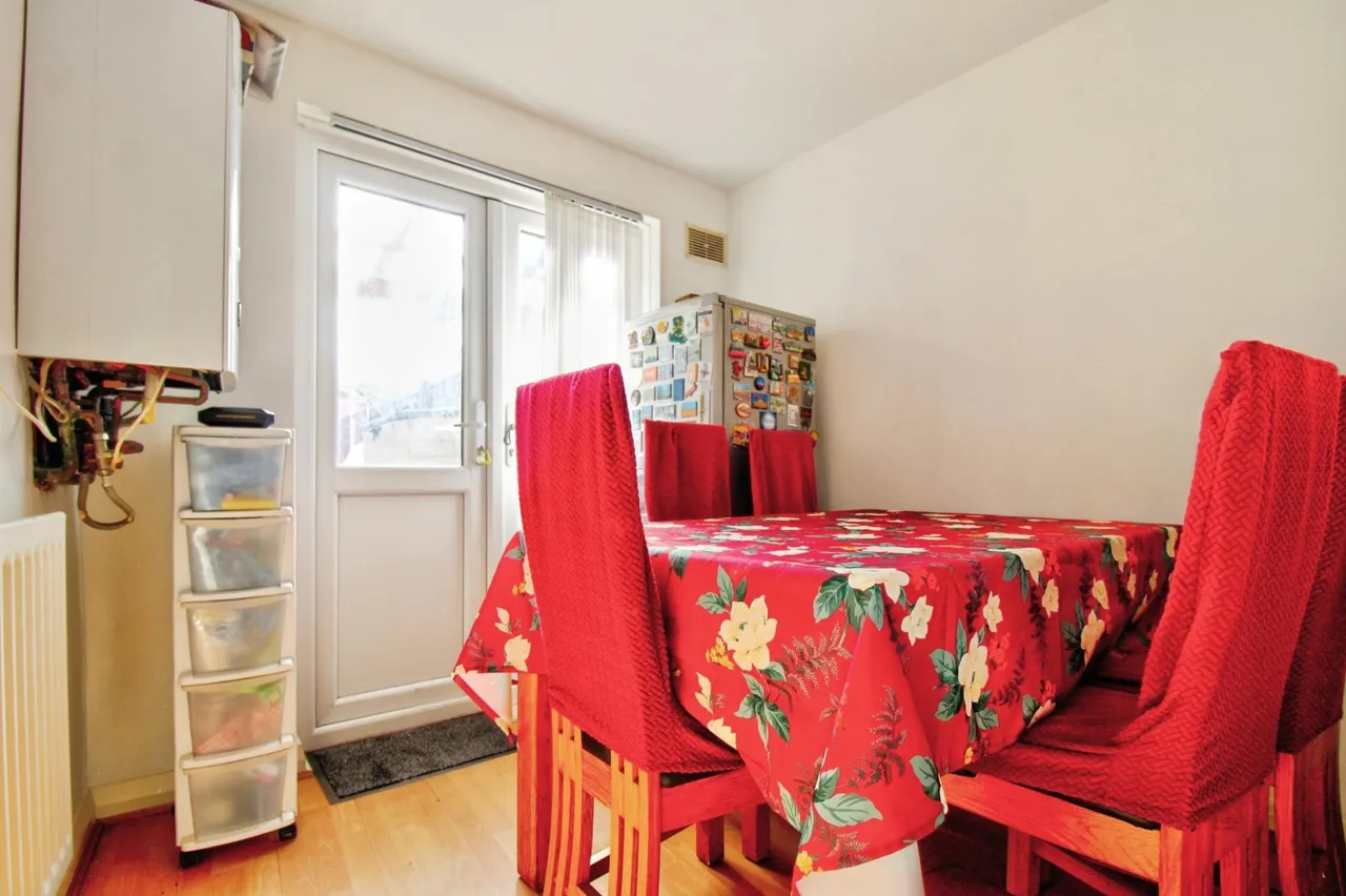 Upminster Road South, Rainham, RM13, photo 4