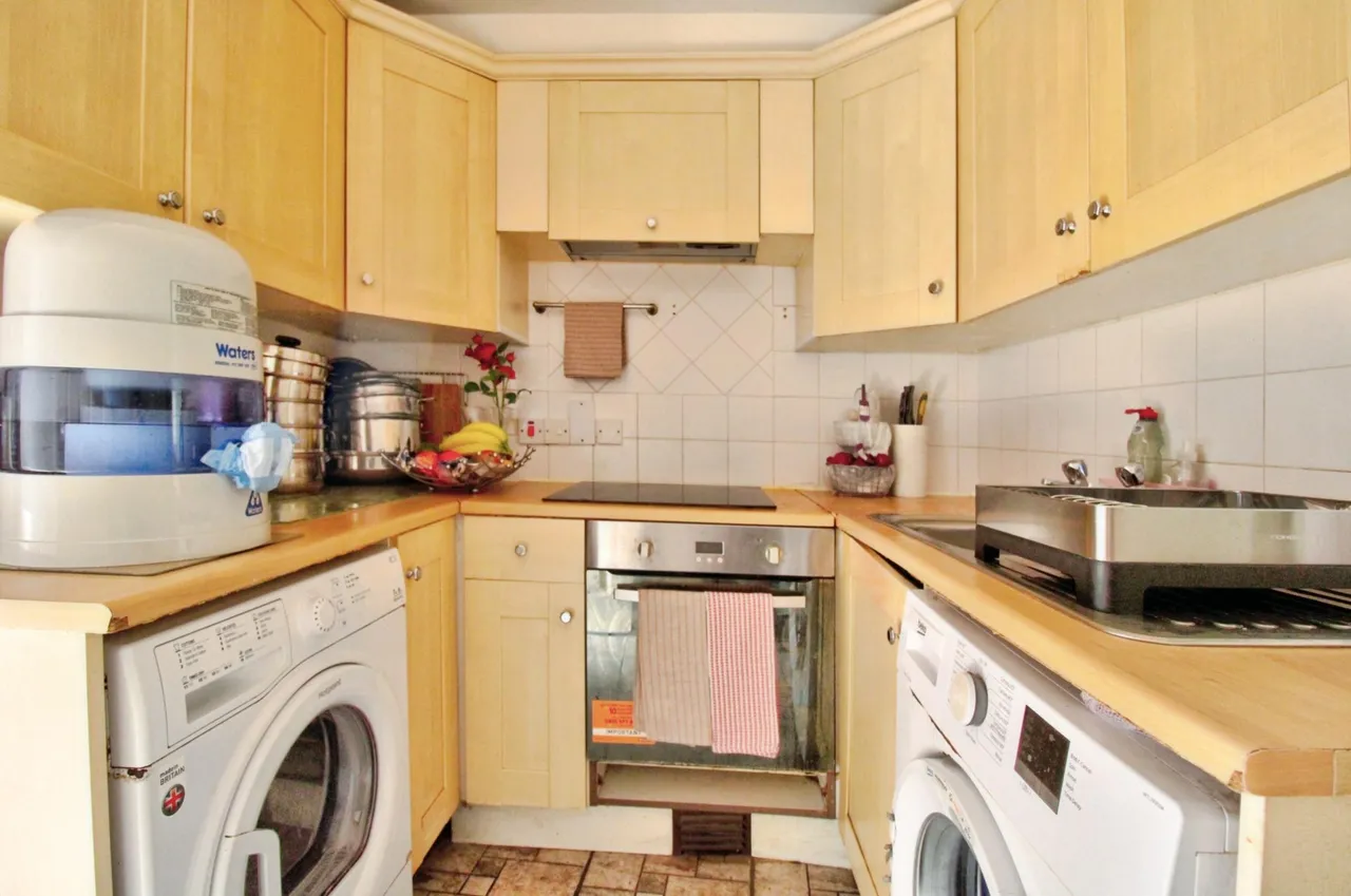Upminster Road South, Rainham, RM13, photo 9