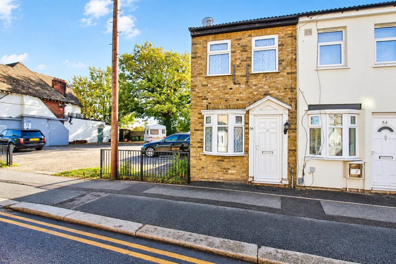 2 bed house for sale, Upminster Road South, Rainham, RM13