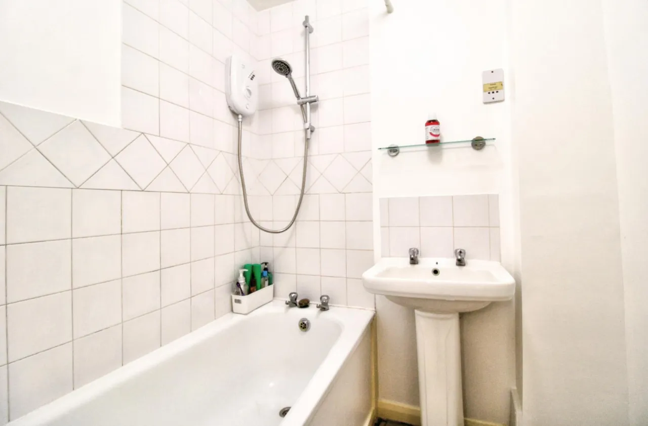 Upminster Road South, Rainham, RM13, photo 11