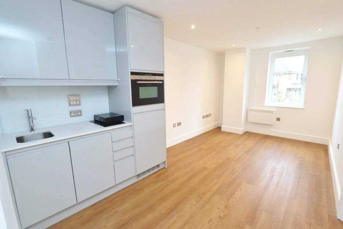 London Road, Essex, Romford, RM7 9DF, photo 2