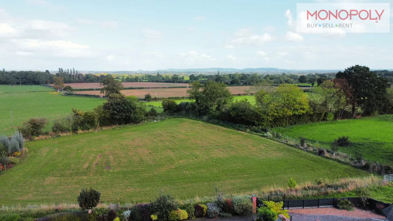 Calverley House Village Walks Marford Hill, Marford, LL12, photo 2