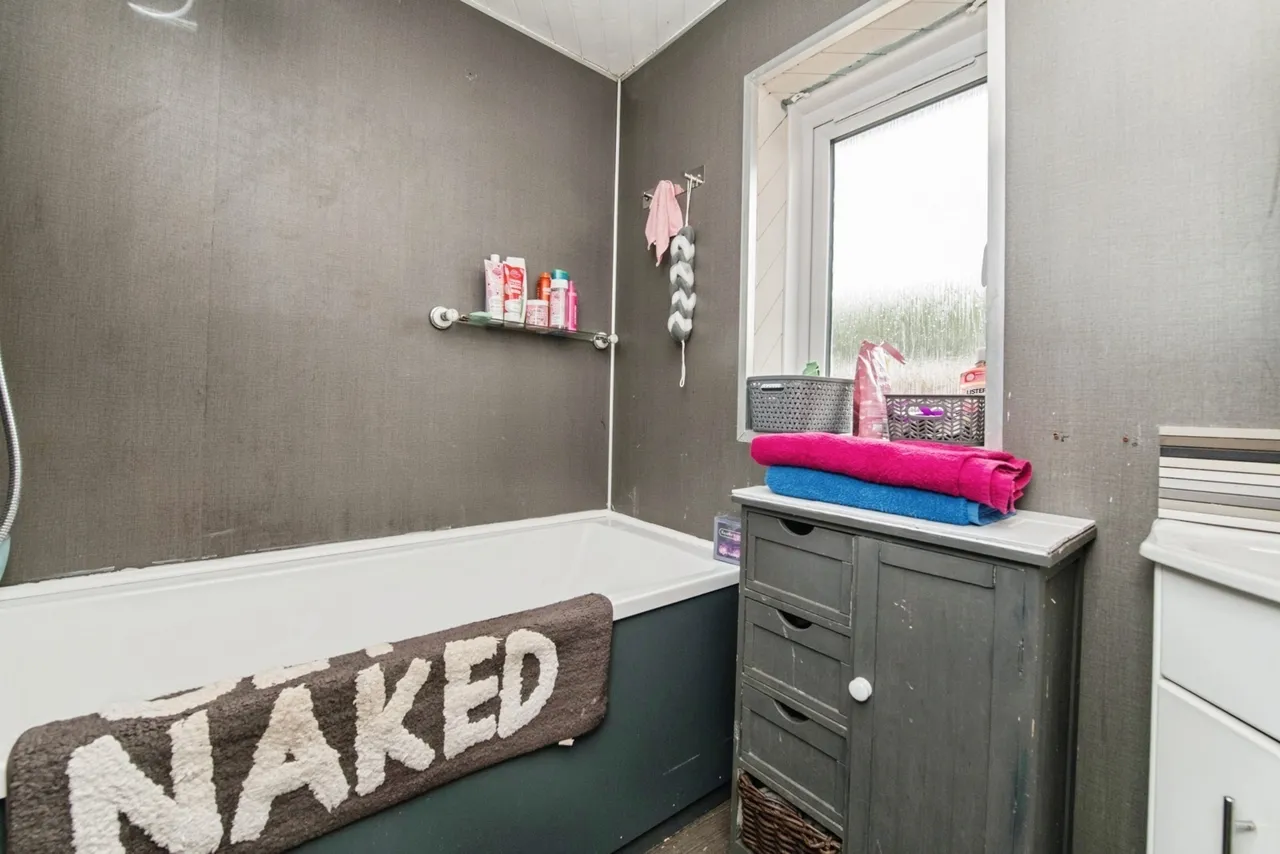 Elaine Close, Exeter, EX4, photo 10