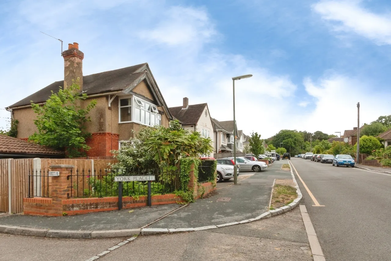 York Road, Camberley, GU15, photo 10