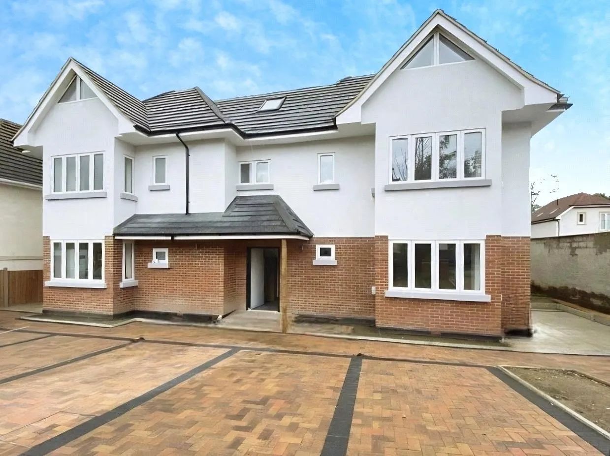 3 bed flat for sale, York Road, Camberley, GU15