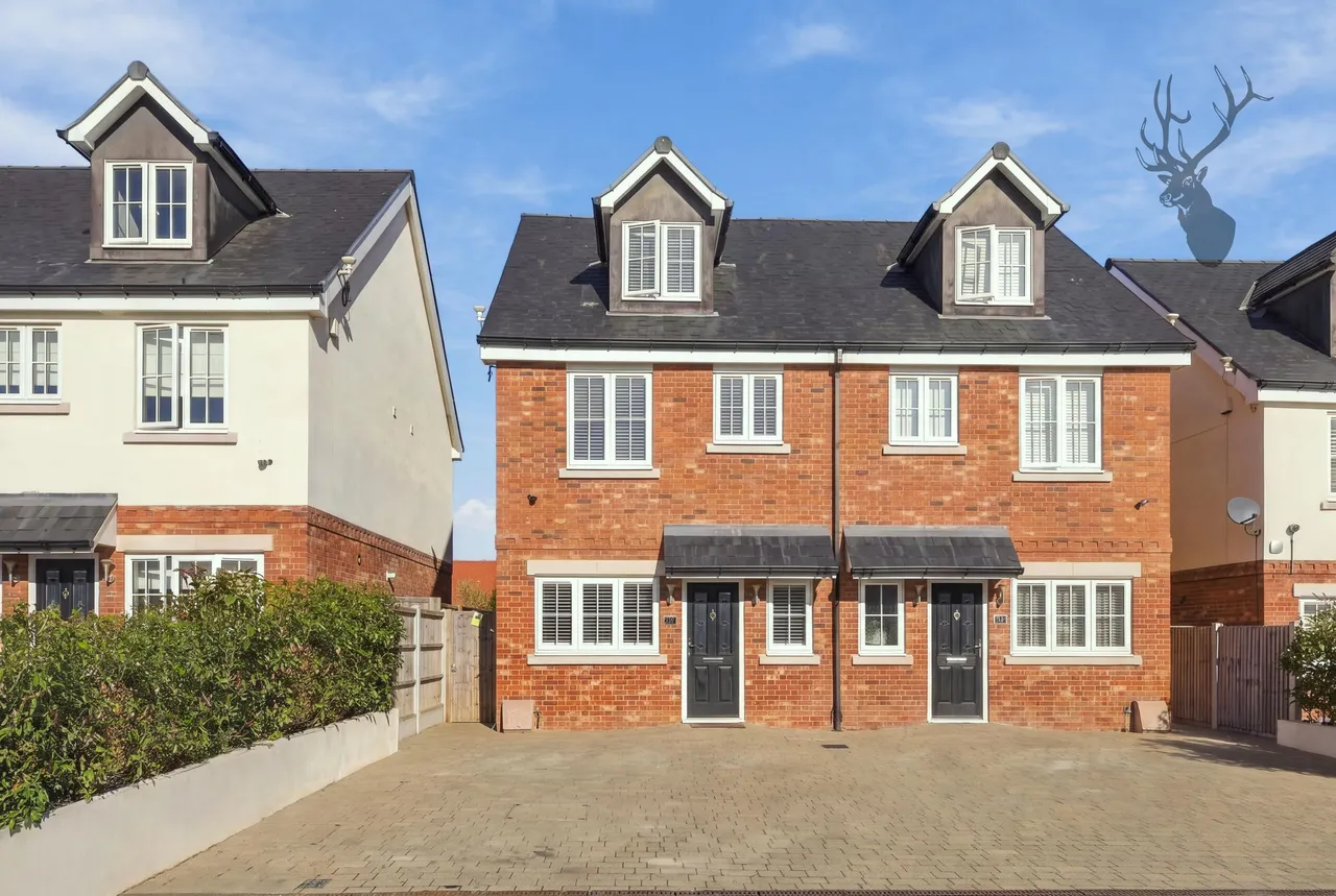 3 bed house for sale, Oak Hill Road, Stapleford Abbotts, RM4