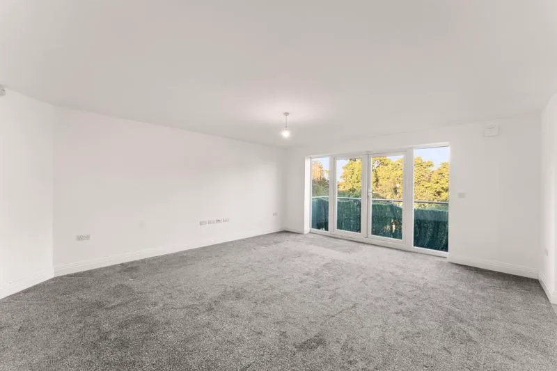Astha Court, Kings Avenue, Greenford, photo 4