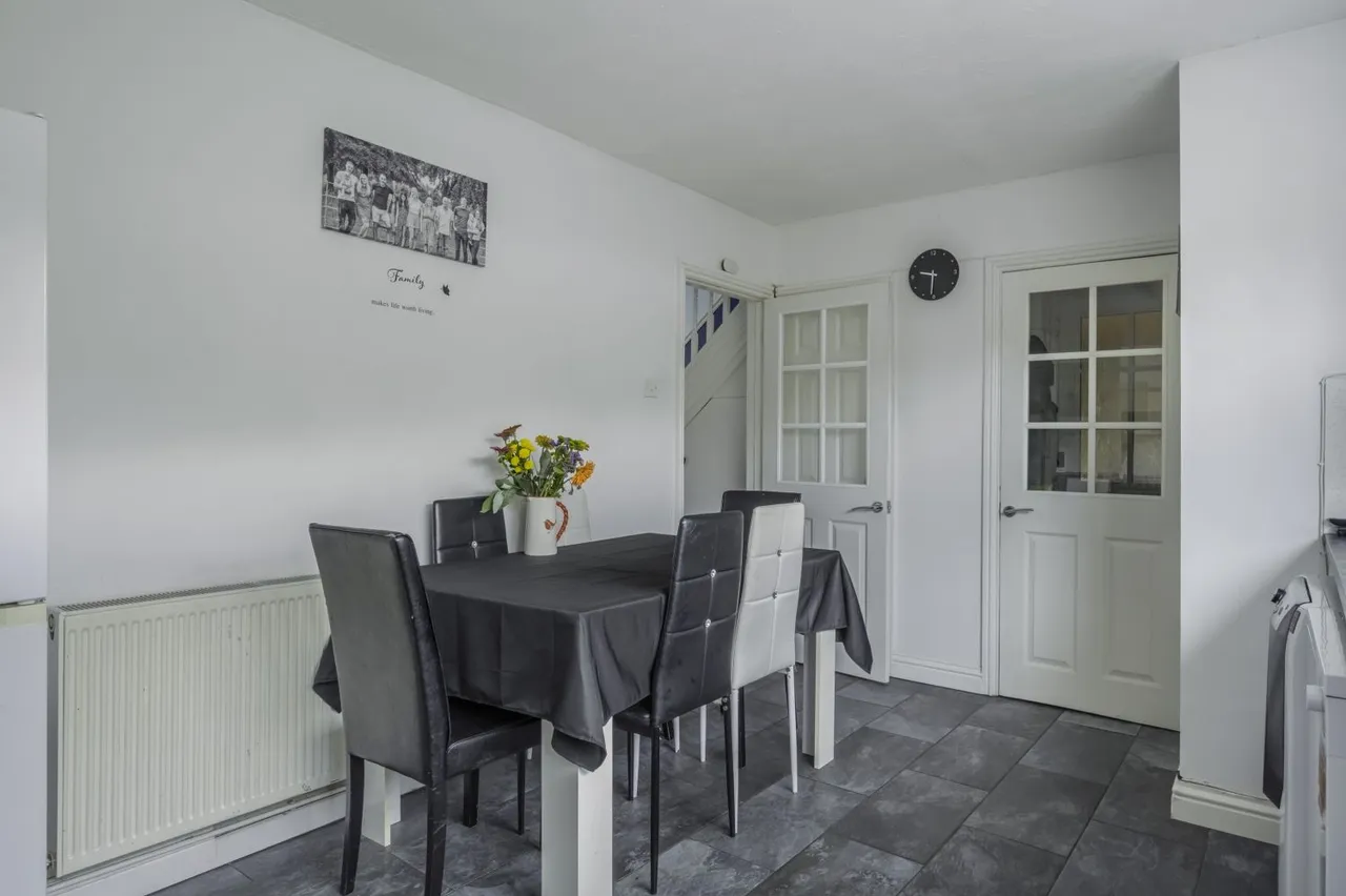 Sunningdale Road, Swindon, SN25, photo 12